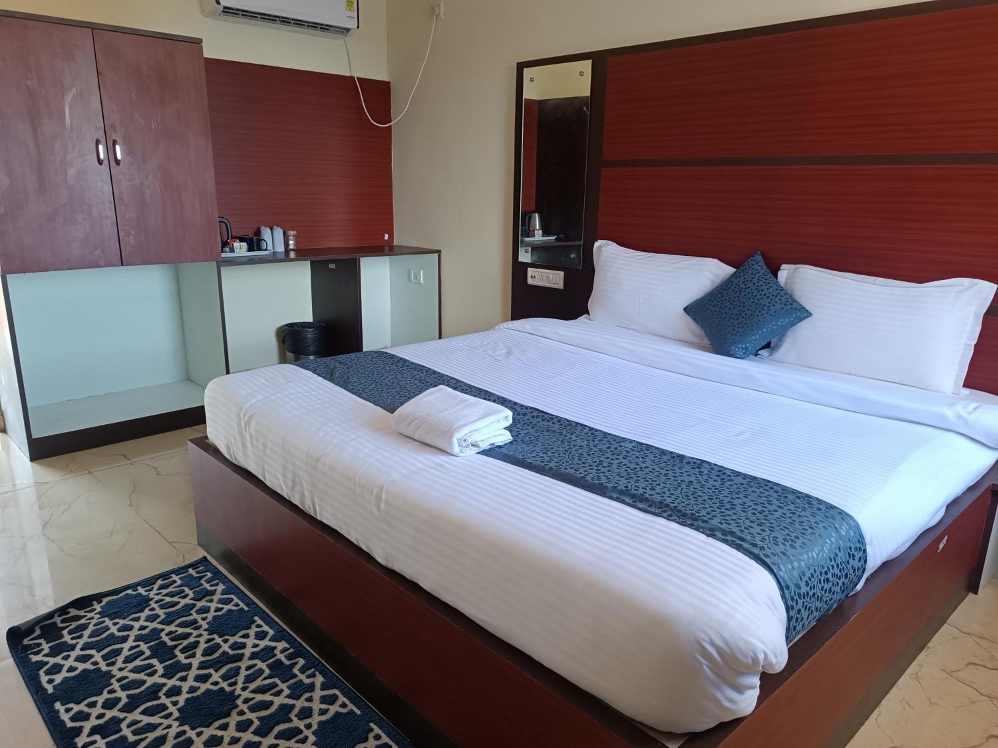 Mom Hotel - Unit Of Mom Hotel Puri Exterior photo